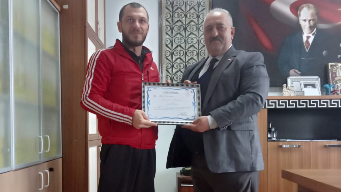 Şampiyonlar İlçe Milli Eğitim Müdürü Serhat KELEŞ'i ziyaret etti.
